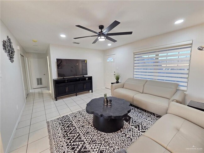 Building Photo - 15 Ashley Pl