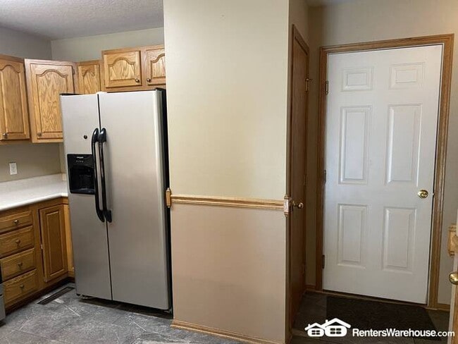 Building Photo - 3 bedroom/3 bath Townhome in Norwalk for Rent