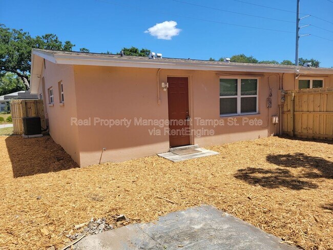Building Photo - 611 Lyndhurst St