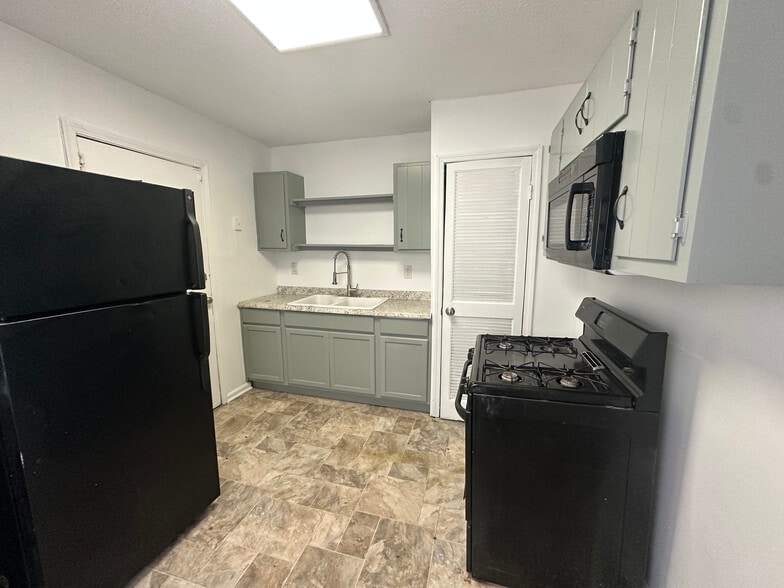 Building Photo - 1272 Lyle Pl NW