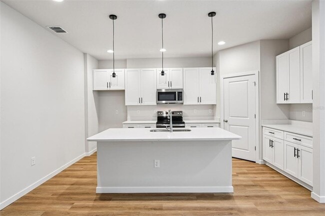 Building Photo - 536 E Beresford Ave
