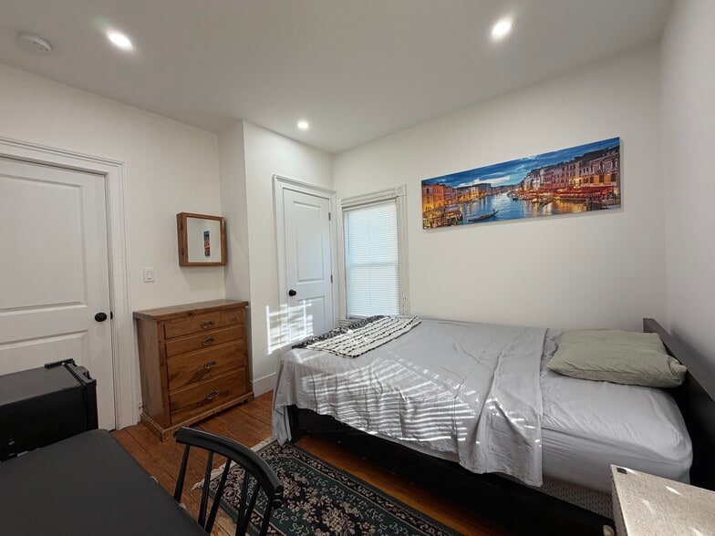 Building Photo - 56 Grampian Way