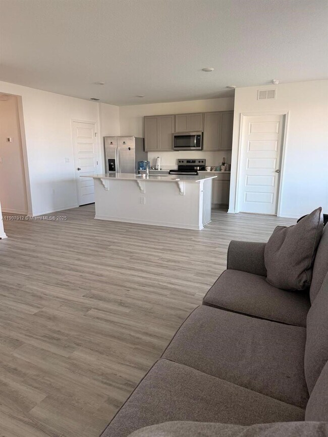 Building Photo - 632 Taylor Grvs St