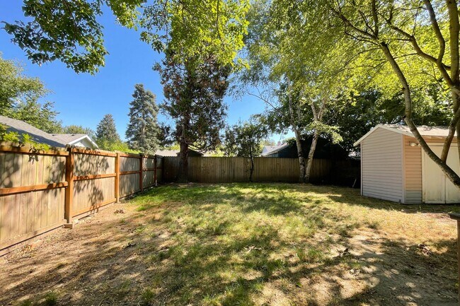 Building Photo - Charming Kenton Bungalow with Large Fenced Yard, Central A/C, Washer/Dryer