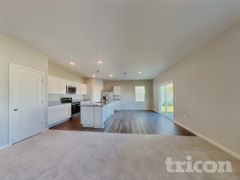 Building Photo - 152 Gladstone Loop