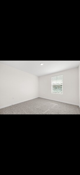 Building Photo - 2745 Flushing Dr
