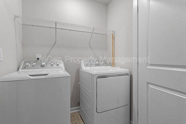 Building Photo - 1721 Chirping Trl