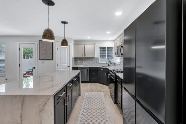 Building Photo - 4061 E Arch Dr
