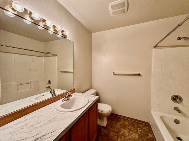 Building Photo - 2106 Yellowstone St