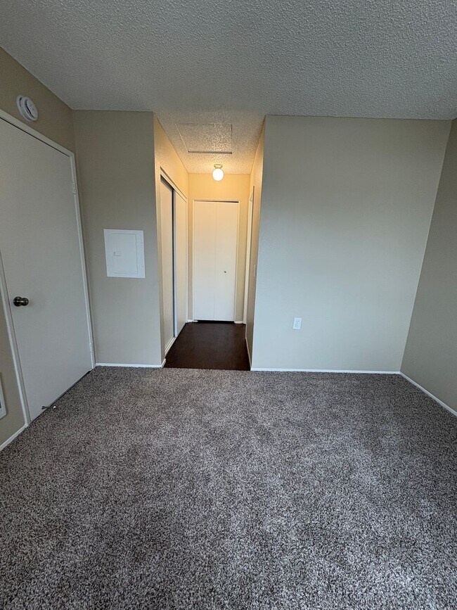 Building Photo - 1 Bedroom, 1 Bath - 55+ Senior Living Comm...