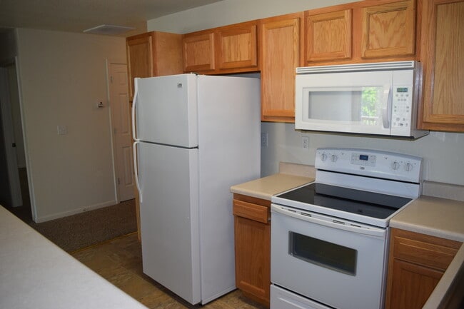 Building Photo - Beautiful 2 Bedroom, 2 Bathroom Duplex with a Garage!