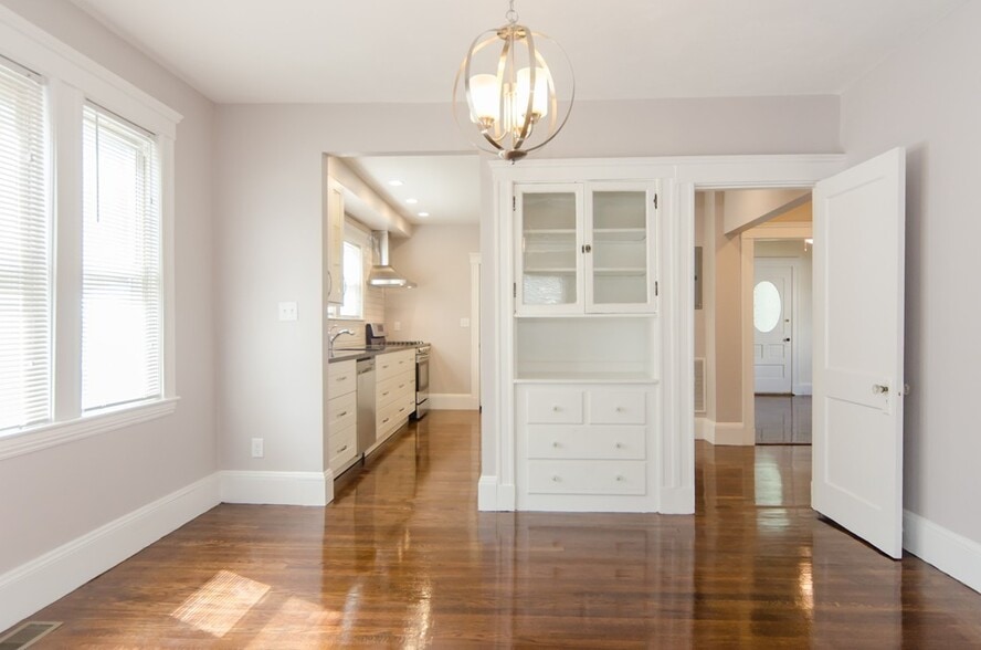 Building Photo - 700 Belmont St