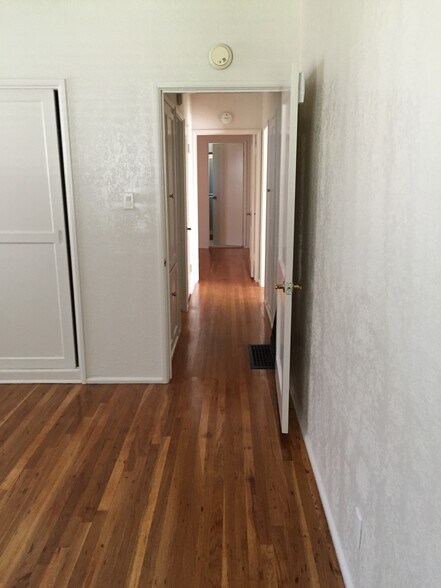 Building Photo - 5828 E Parkcrest St