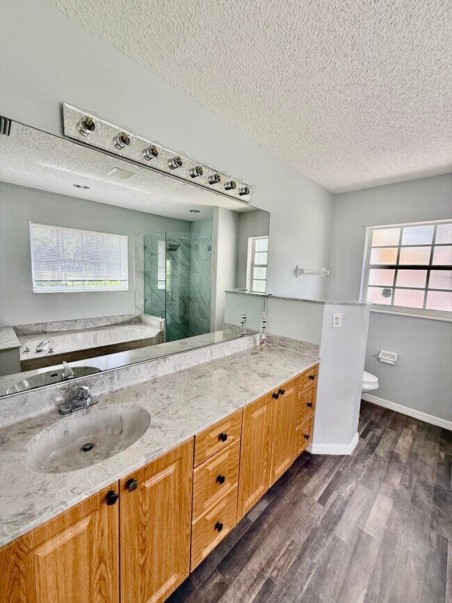 Building Photo - 5707 Silver Oak Dr
