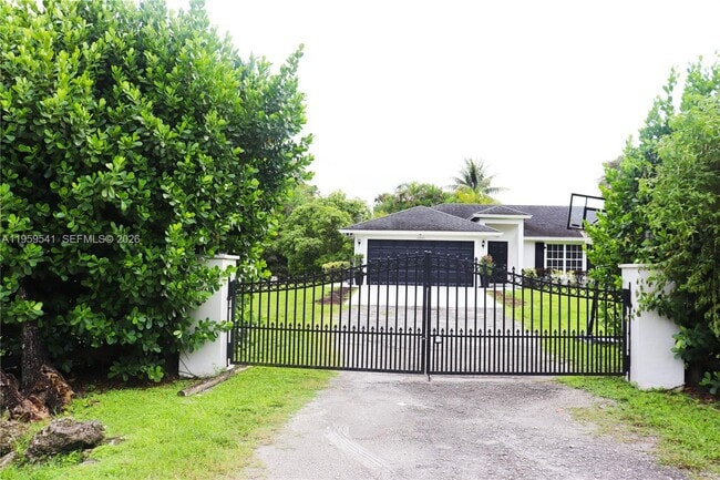 Building Photo - 16930 Mead Hill Dr W