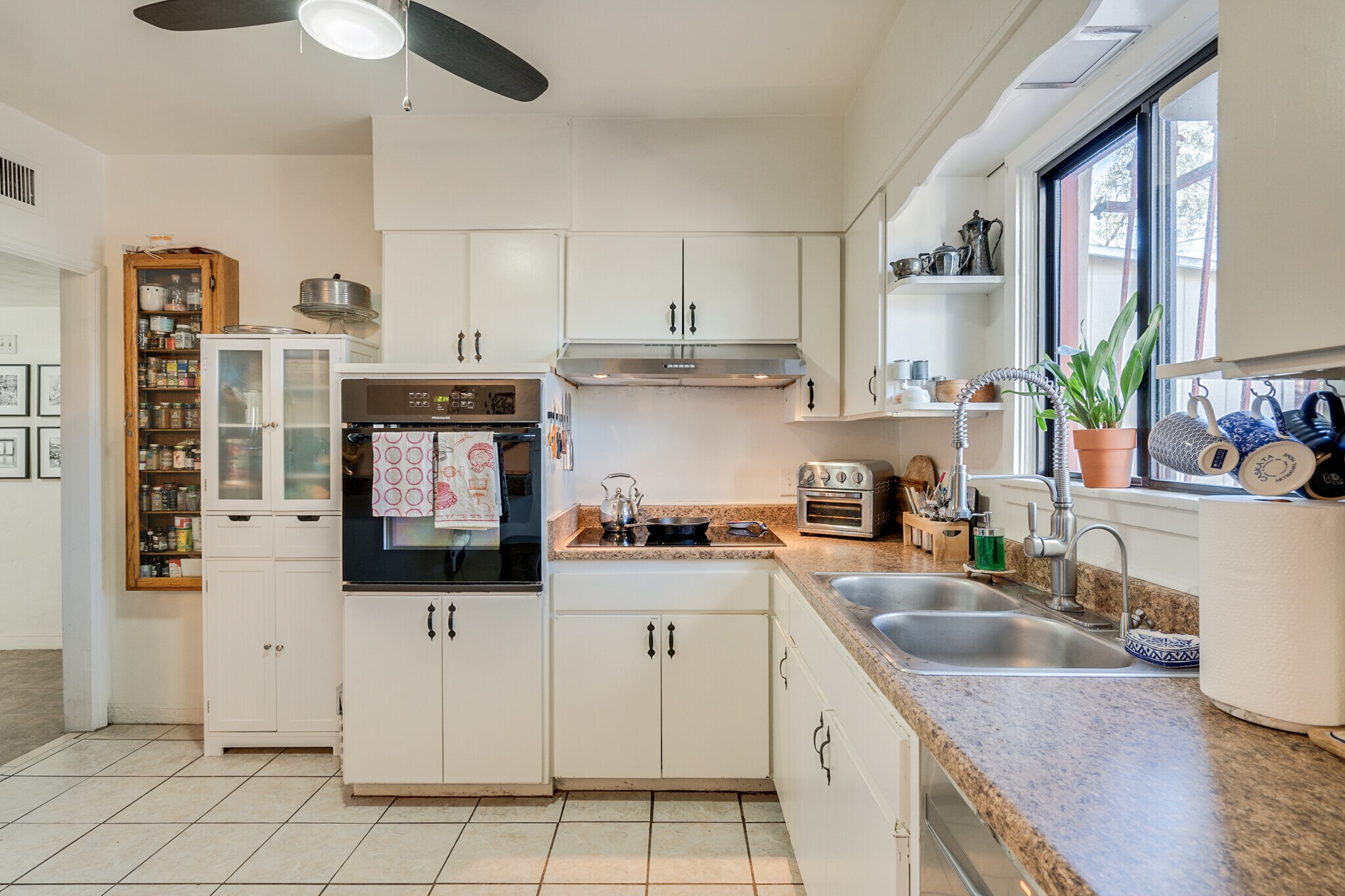 Building Photo - 1925 E Water St