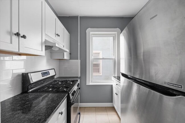 Building Photo - 646 Birch St