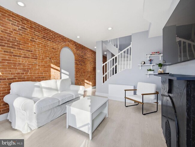 Building Photo - 1015 Riverside Ave