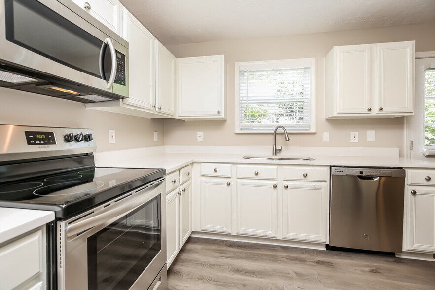 Building Photo - 5625 Dory Dr