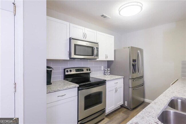 Building Photo - 5823 Strathmoor Manor Cir