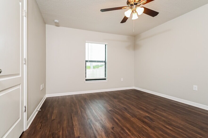 Building Photo - 720 Chatham Walk Dr