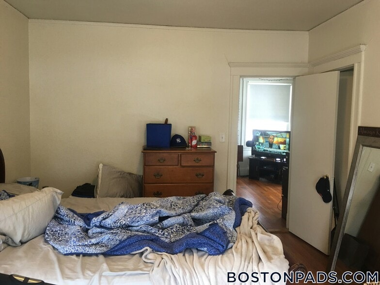 Building Photo - 1163 Boylston St