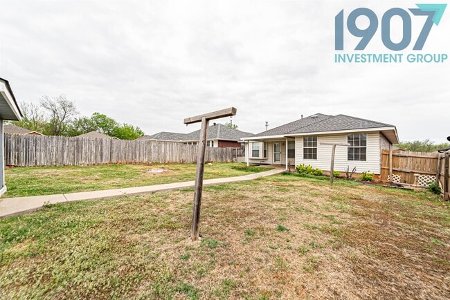 Building Photo - 805 Sequoyah Trail