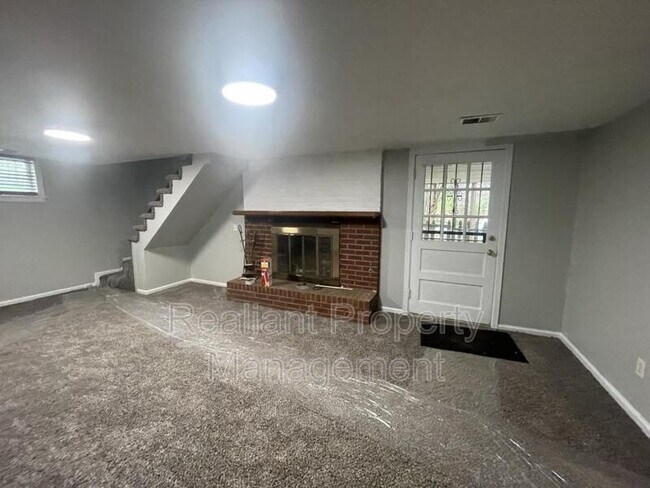 Building Photo - 1220 Gainesway Dr