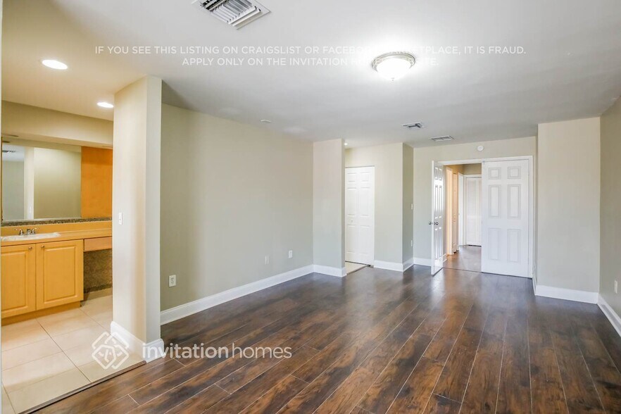 Building Photo - 9436 SW 146th Ct