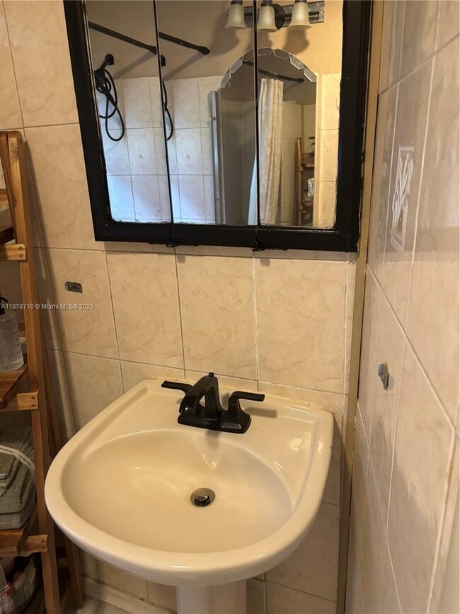 Building Photo - 6329 Fletcher St