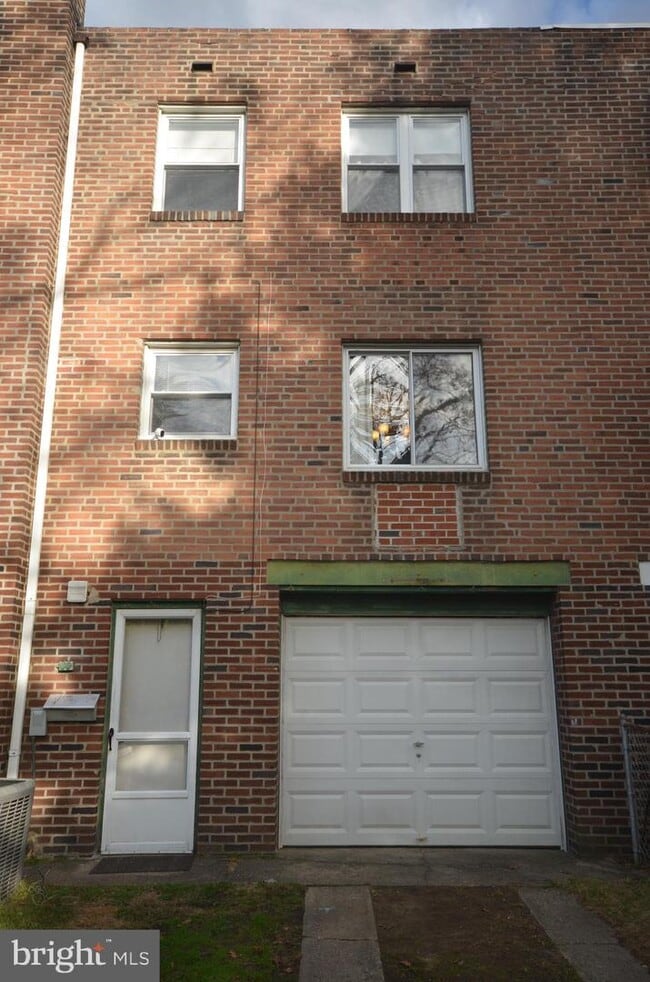 Building Photo - 456 Conger Ave