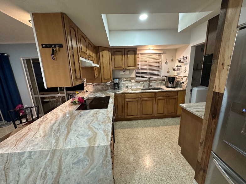 Building Photo - 819 Schumann Dr