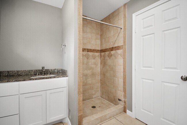 Building Photo - 6439 Hidden Arbor Ln