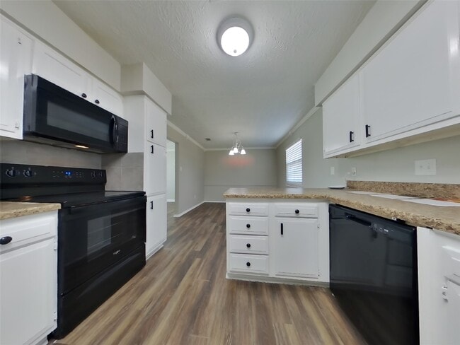 Building Photo - 6128 Silver Leaf Dr