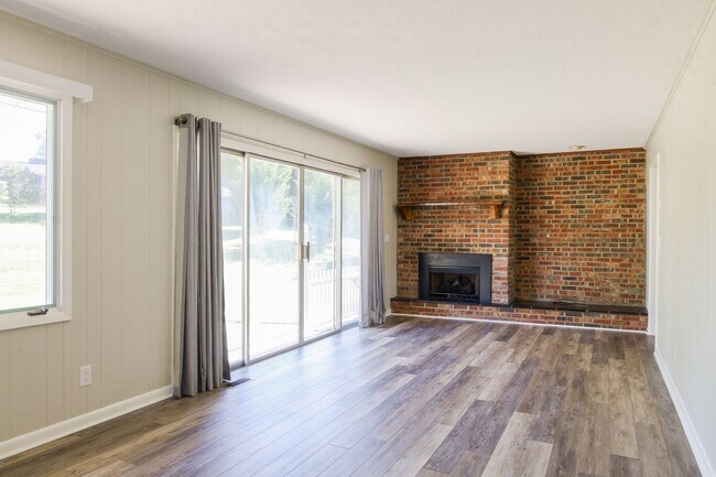 Building Photo - Newly renovated 3 bed and 1.5 bath house in Jonesborough