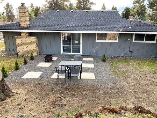 Building Photo - Mid-Century Modern Courtyard Gem in the Old Farm District