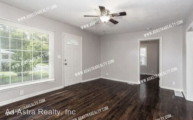 Building Photo - 821 N Crysler Ave