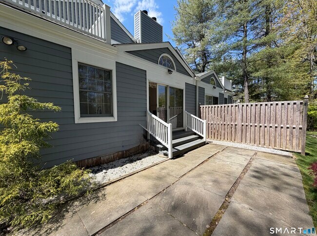 Building Photo - 230 Saugatuck Ave