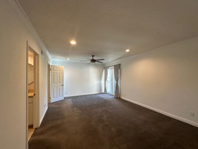 Building Photo - Stunning 4+3 pool home in Agoura Hills -Co...