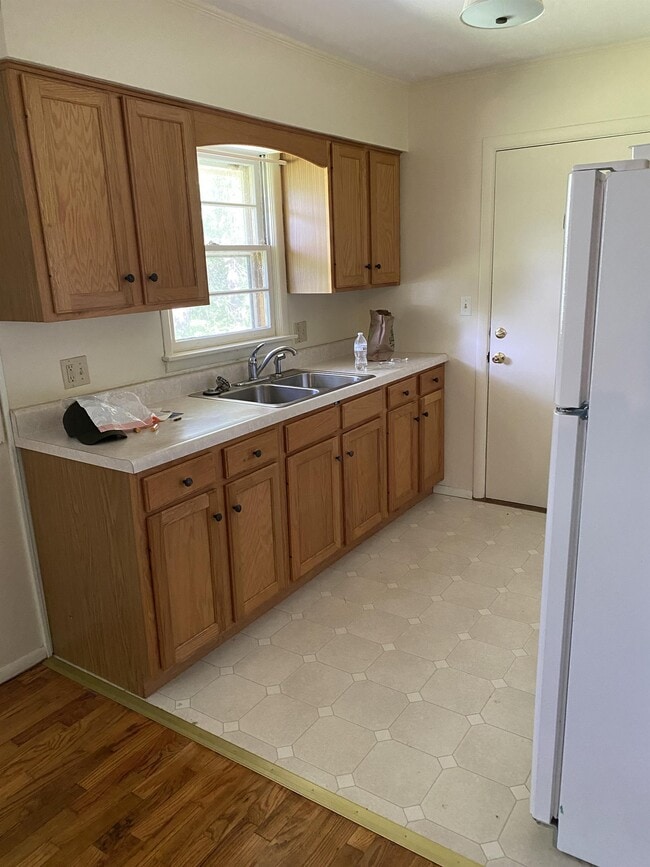 Building Photo - 706 S Taylor Dr