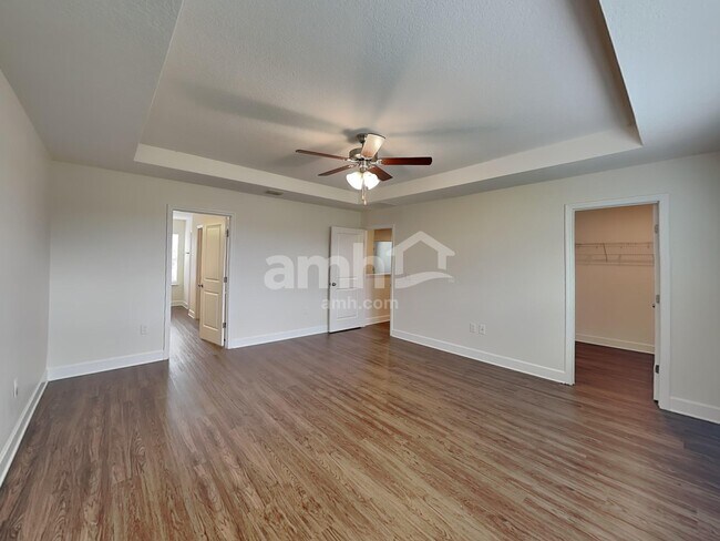 Building Photo - 220 Crestrun Loop