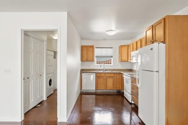 Building Photo - Yorkshire Court North