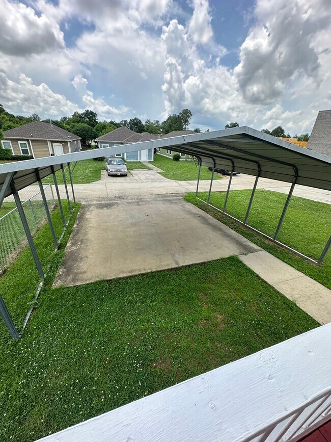 Building Photo - Graetz Community