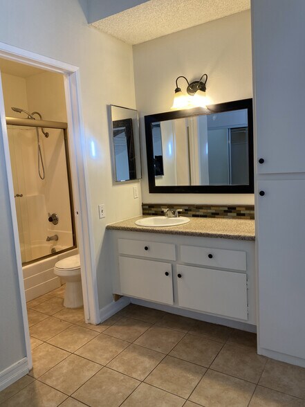 Building Photo - 5460 White Oak Ave