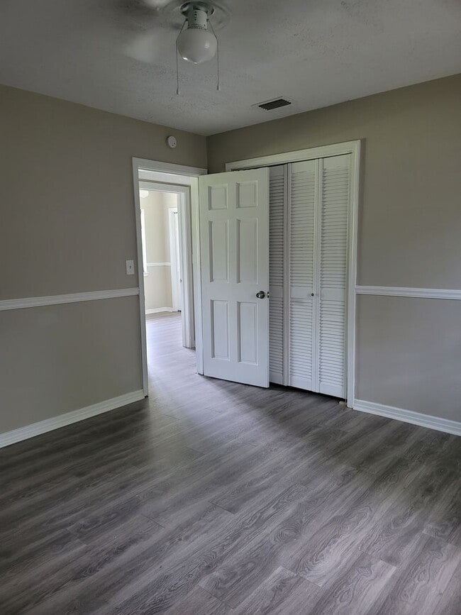 Building Photo - Renovated 3/2 in Cedar HIlls