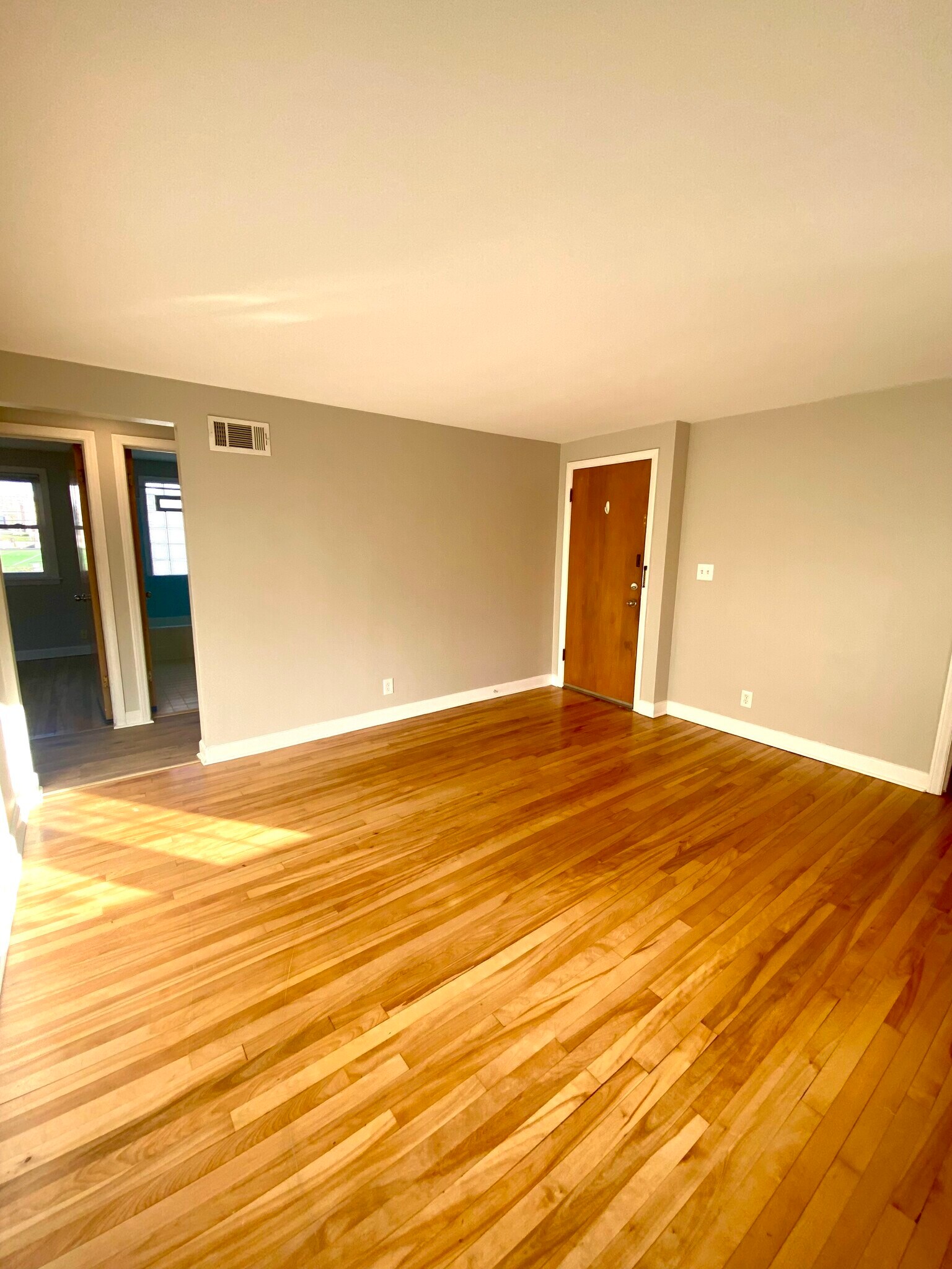 Building Photo - 3860 N Morris Blvd