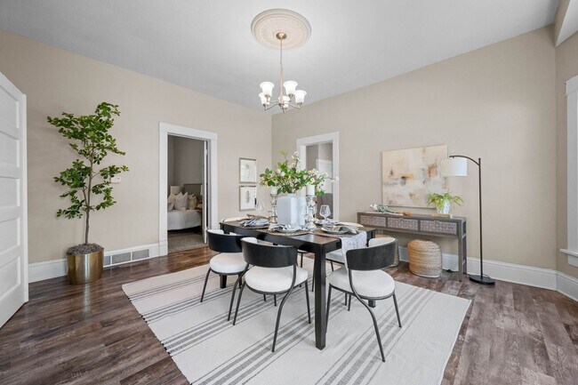 Building Photo - 2 or 3 bed/1 bath house in Indian Hills av...