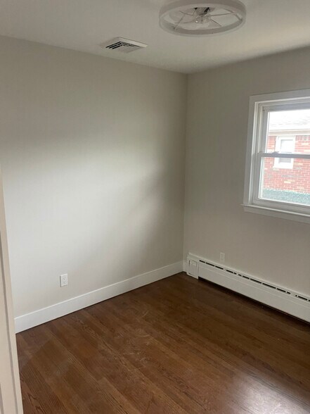 Building Photo - 622 Clawson St