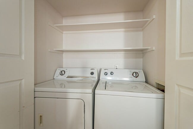 Building Photo - Ready to Move In - Two Bedrooms!