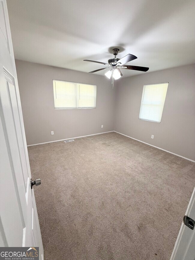 Building Photo - 207 Custer Cir